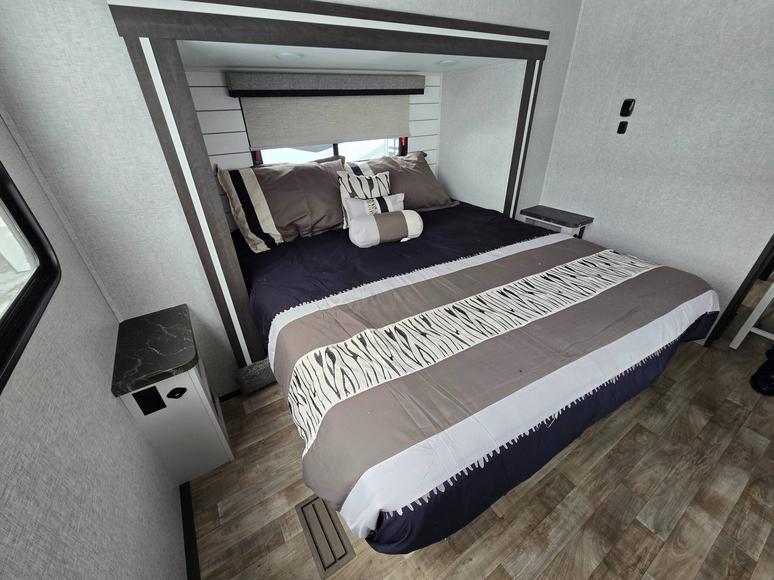 2025 Hampton 395BAM by CrossRoads | Kapuskasing RV - RVC Navigator